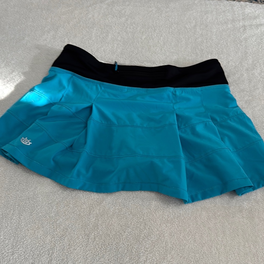 Lululemon Blue running skort w/black waistband and white/black shorts Sea wheeze